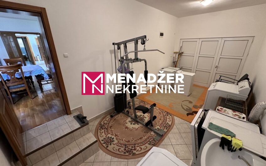 KUĆA NAMJEŠTENA 400 m2, PLAC 700 m2 – ZLATICA