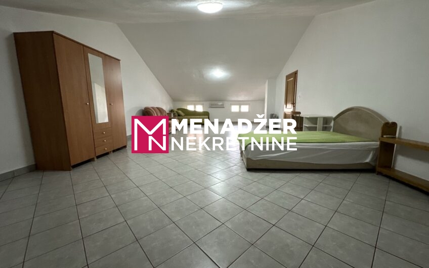 KUĆA NAMJEŠTENA 400 m2, PLAC 700 m2 – ZLATICA