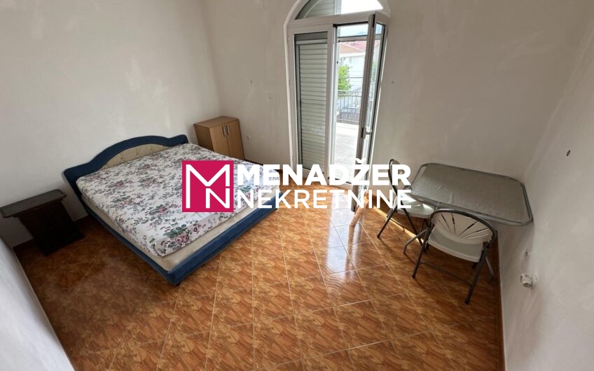 KUĆA NAMJEŠTENA 400 m2, PLAC 700 m2 – ZLATICA
