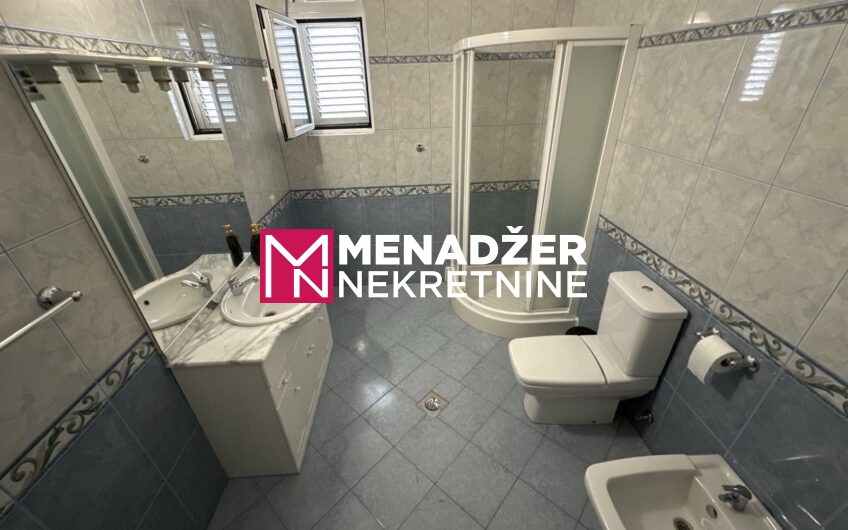 KUĆA NAMJEŠTENA 400 m2, PLAC 700 m2 – ZLATICA
