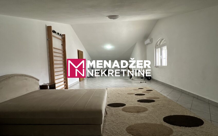 KUĆA NAMJEŠTENA 400 m2, PLAC 700 m2 – ZLATICA