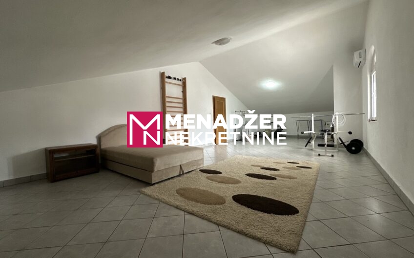 KUĆA 400 m2, PLAC 700 m2 – ZLATICA