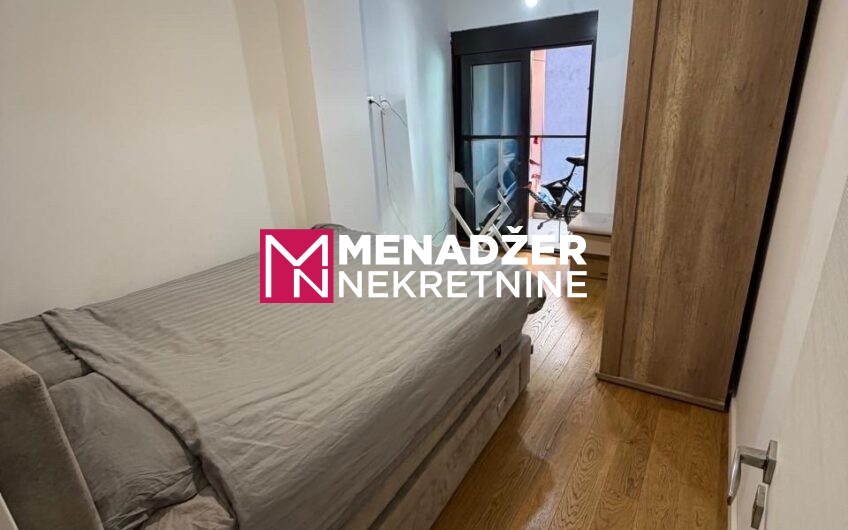 DVOSOBAN POLUNAMJEŠTEN STAN 78 m2 – CENTAR