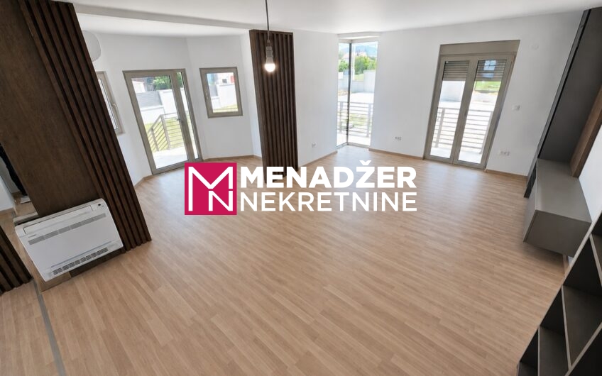 KUĆA 360 m2, PLAC 1 000 m2 – DONjA GORICA