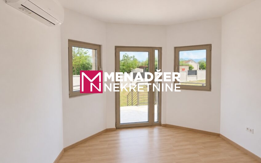 KUĆA 360 m2, PLAC 1 000 m2 – DONjA GORICA