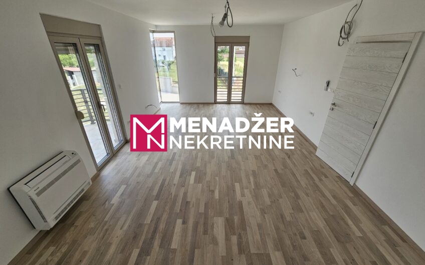 KUĆA 360 m2, PLAC 1 000 m2 – DONjA GORICA
