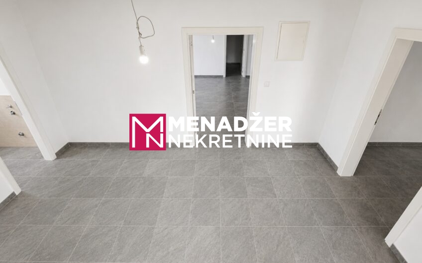 KUĆA 360 m2, PLAC 1 000 m2 – DONjA GORICA