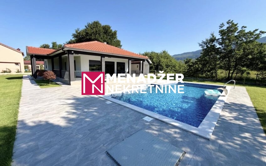 KUĆA 160 m2, PLAC 2 000 m2, BAZEN – PRIČELjE