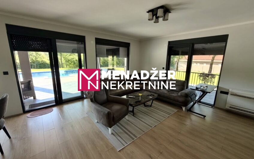 KUĆA 160 m2, PLAC 2 000 m2, BAZEN – PRIČELjE