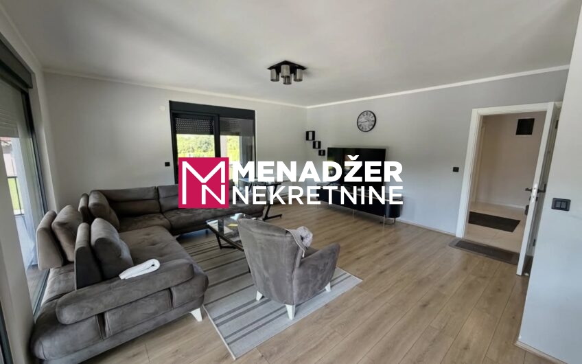 KUĆA 160 m2, PLAC 2 000 m2, BAZEN – PRIČELjE
