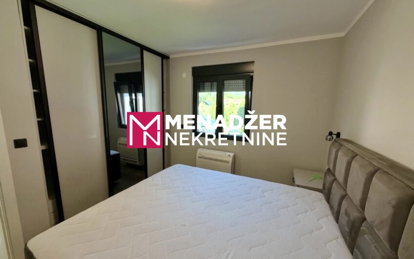 KUĆA 160 m2, PLAC 2 000 m2, BAZEN – PRIČELjE