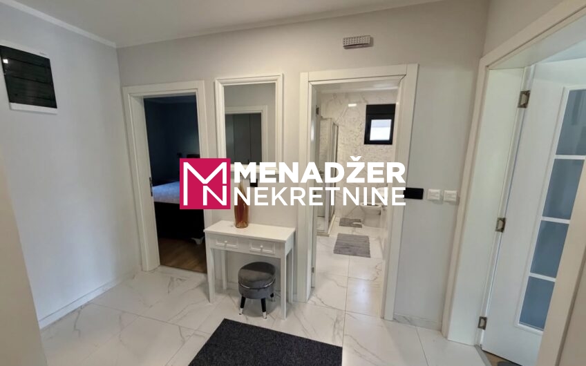 KUĆA 160 m2, PLAC 2 000 m2, BAZEN – PRIČELjE