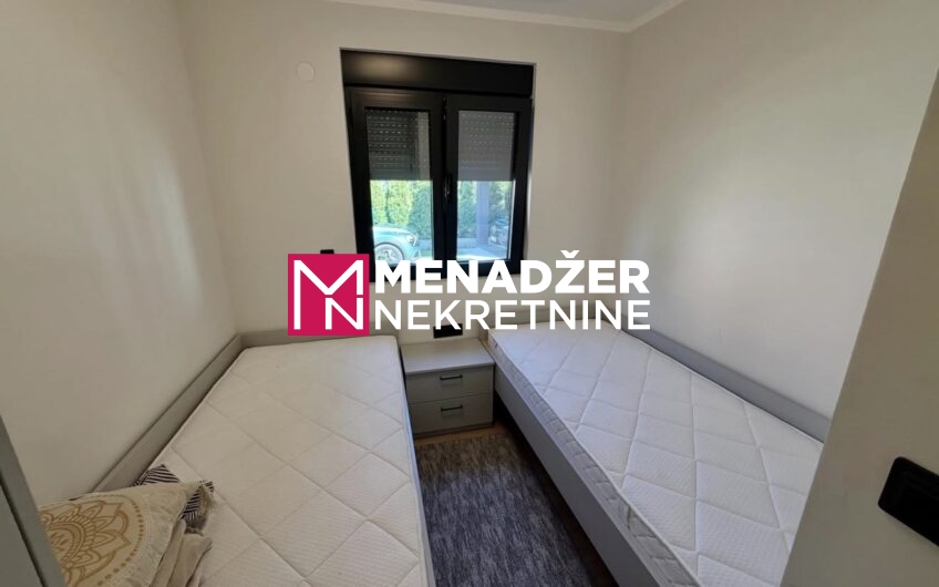 KUĆA 160 m2, PLAC 2 000 m2, BAZEN – PRIČELjE