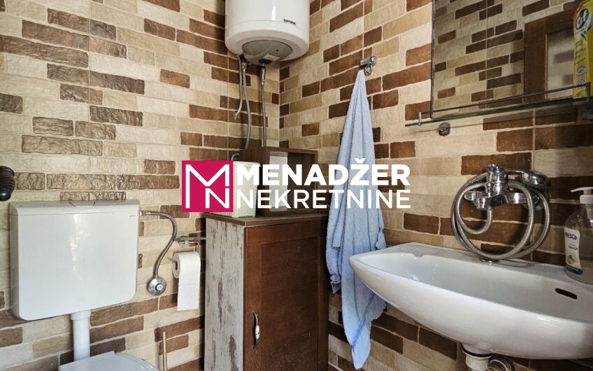 KUĆA NAMJEŠTENA 90 m2, PLAC 850 m2 – MAREZA