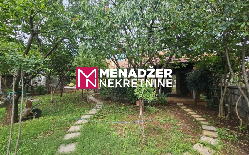 KUĆA NAMJEŠTENA 90 m2, PLAC 850 m2 – MAREZA