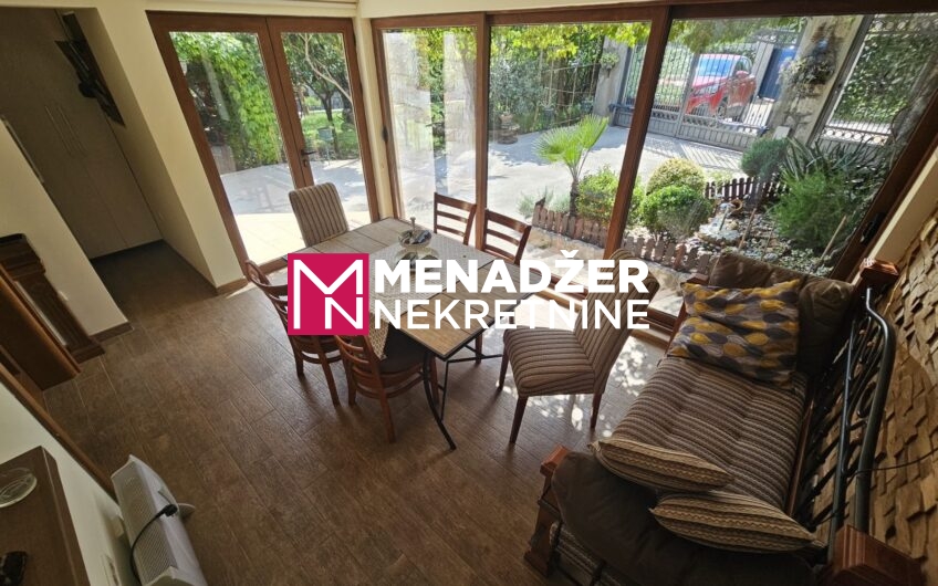 KUĆA NAMJEŠTENA 90 m2, PLAC 850 m2 – MAREZA