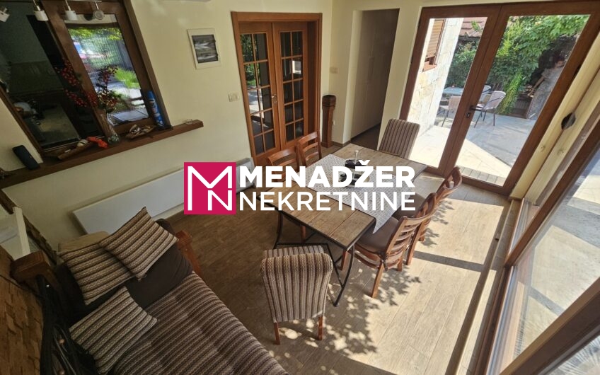 KUĆA NAMJEŠTENA 90 m2, PLAC 850 m2 – MAREZA