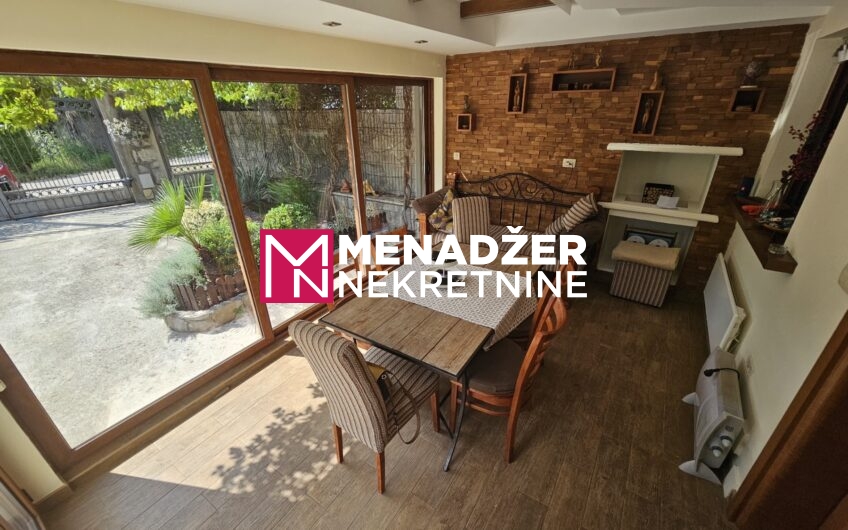 KUĆA NAMJEŠTENA 90 m2, PLAC 850 m2 – MAREZA