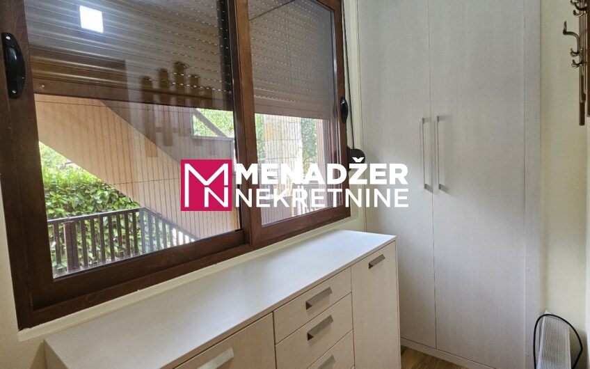 KUĆA NAMJEŠTENA 90 m2, PLAC 850 m2 – MAREZA