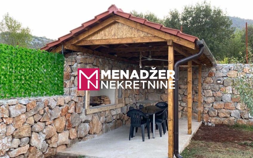 KUĆA NAMJEŠTENA 60 m2, PLAC 1 000 m2 – GORNjI KOKOTI