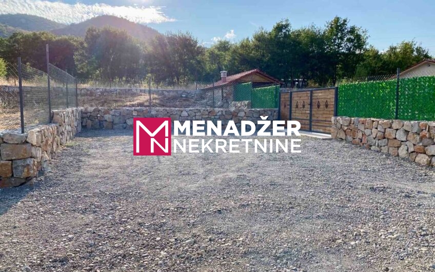 KUĆA NAMJEŠTENA 60 m2, PLAC 1 000 m2 – GORNjI KOKOTI