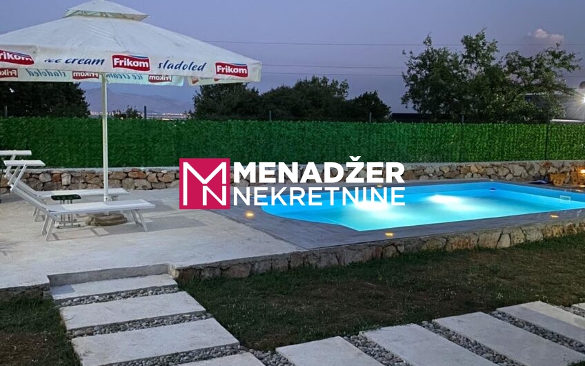 KUĆA NAMJEŠTENA 60 m2, PLAC 1 000 m2 – GORNjI KOKOTI