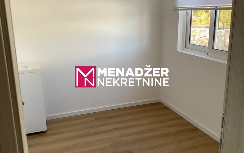 KUĆA NAMJEŠTENA 60 m2, PLAC 1 000 m2 – GORNjI KOKOTI